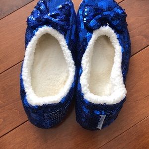 Snoozes slippers.😴